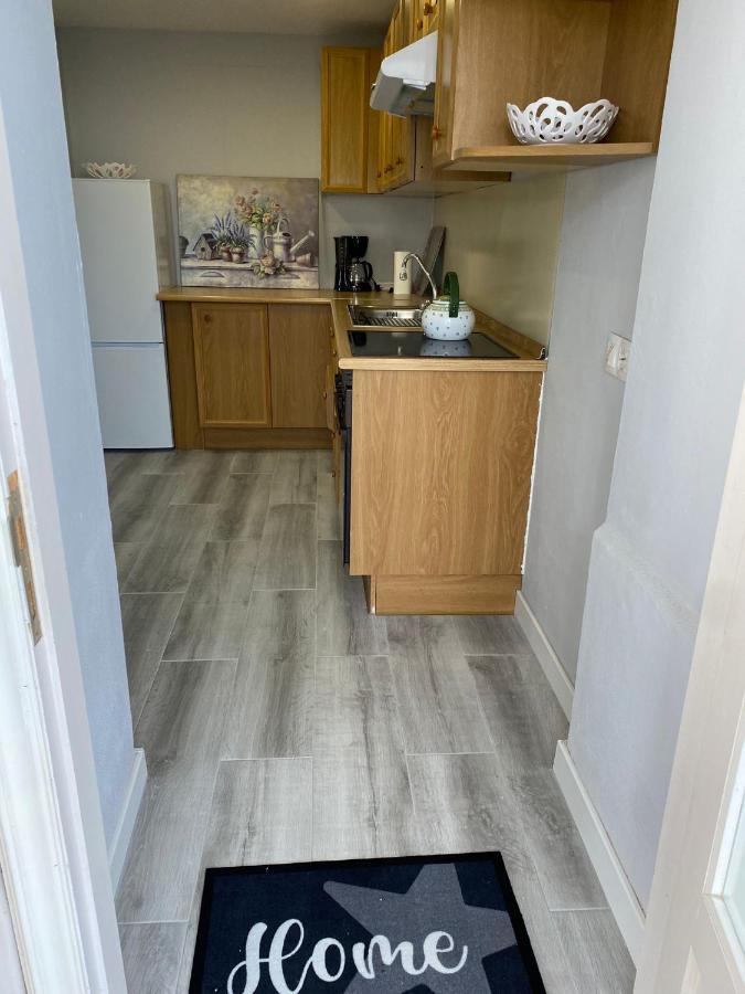Schoenes Apartment - Ruhig - Aussenpool ลาโอโรตาวา ภายนอก รูปภาพ