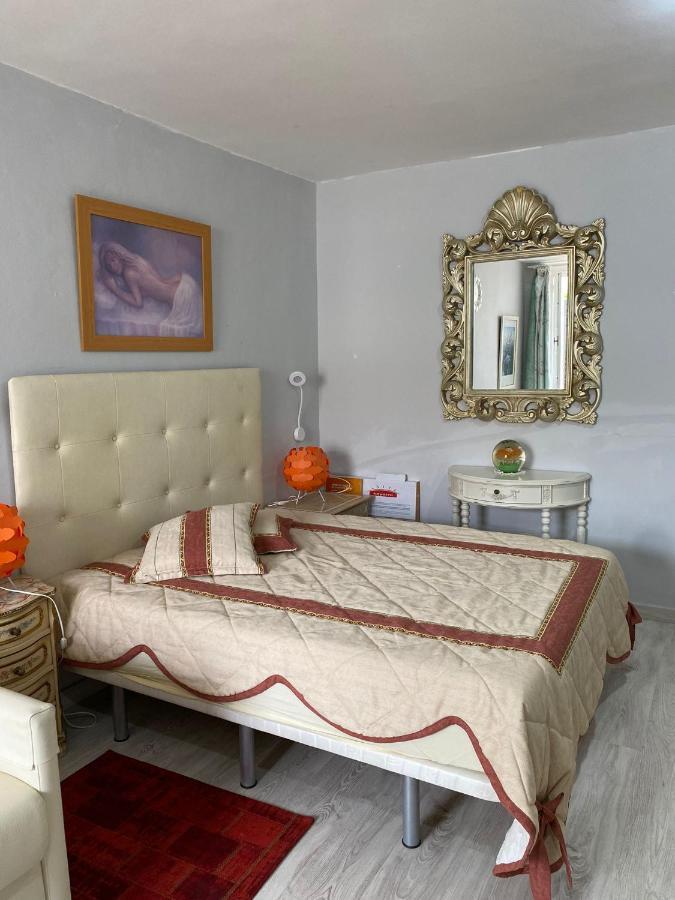 Schoenes Apartment - Ruhig - Aussenpool ลาโอโรตาวา ภายนอก รูปภาพ